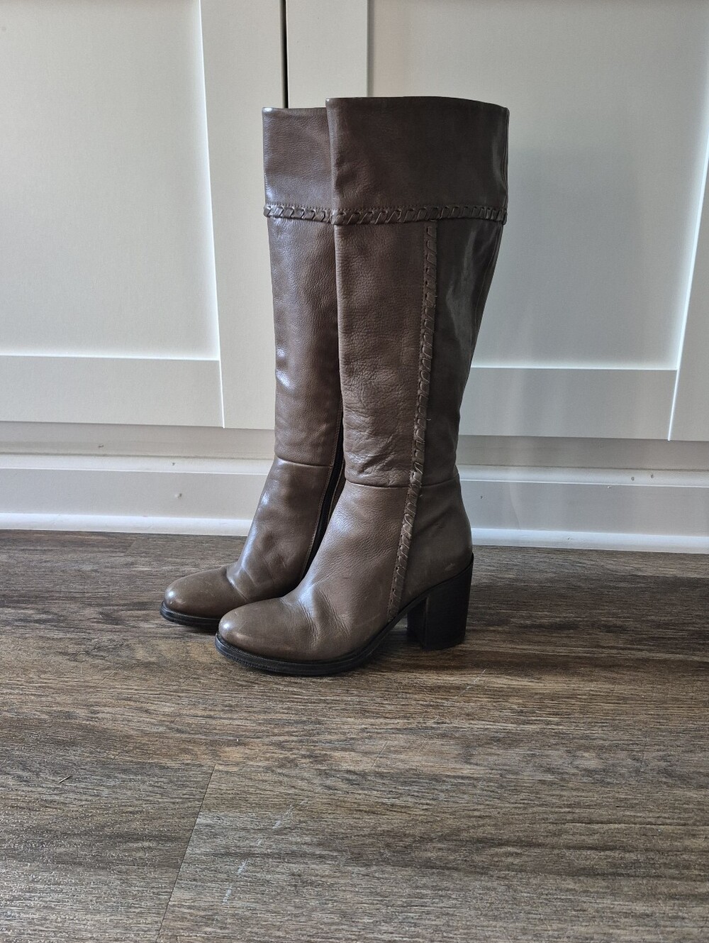 LATITUDE FEMME Italy Leather Knee High Boots Taupe Brown Whipstitch Heel 38 / 7